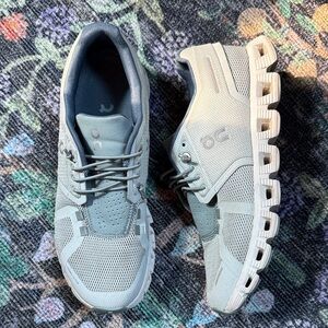 On Running Grayish blue athletic shoe women’s Sneakers size 7